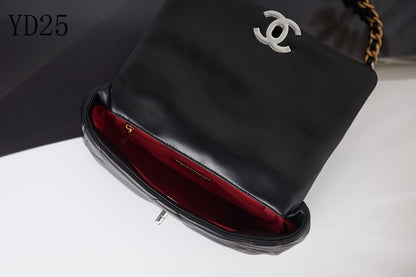 C h a n e l black/silver