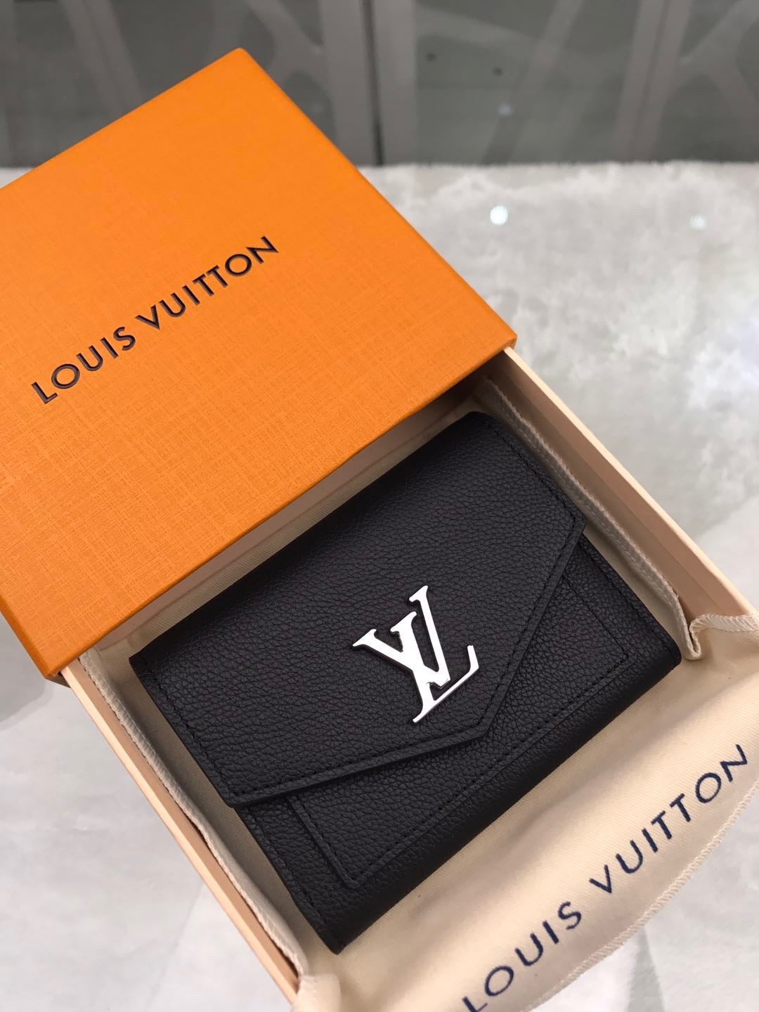 Lv wallet 8.5*12*1.5cm