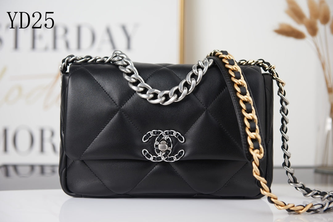 C h a n e l black/silver