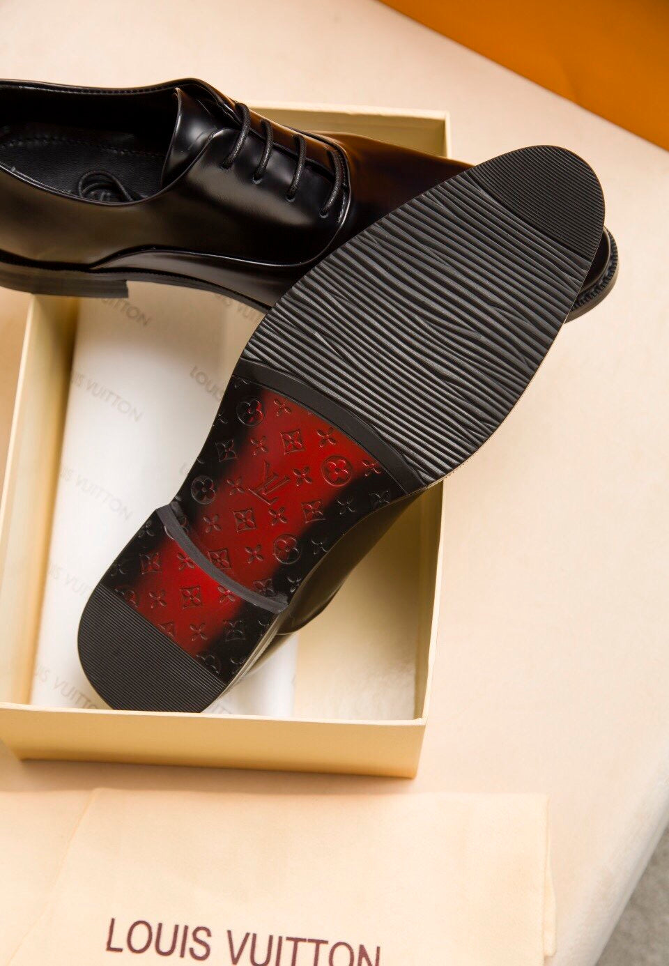 L V - O X F O R D S - B L A C K