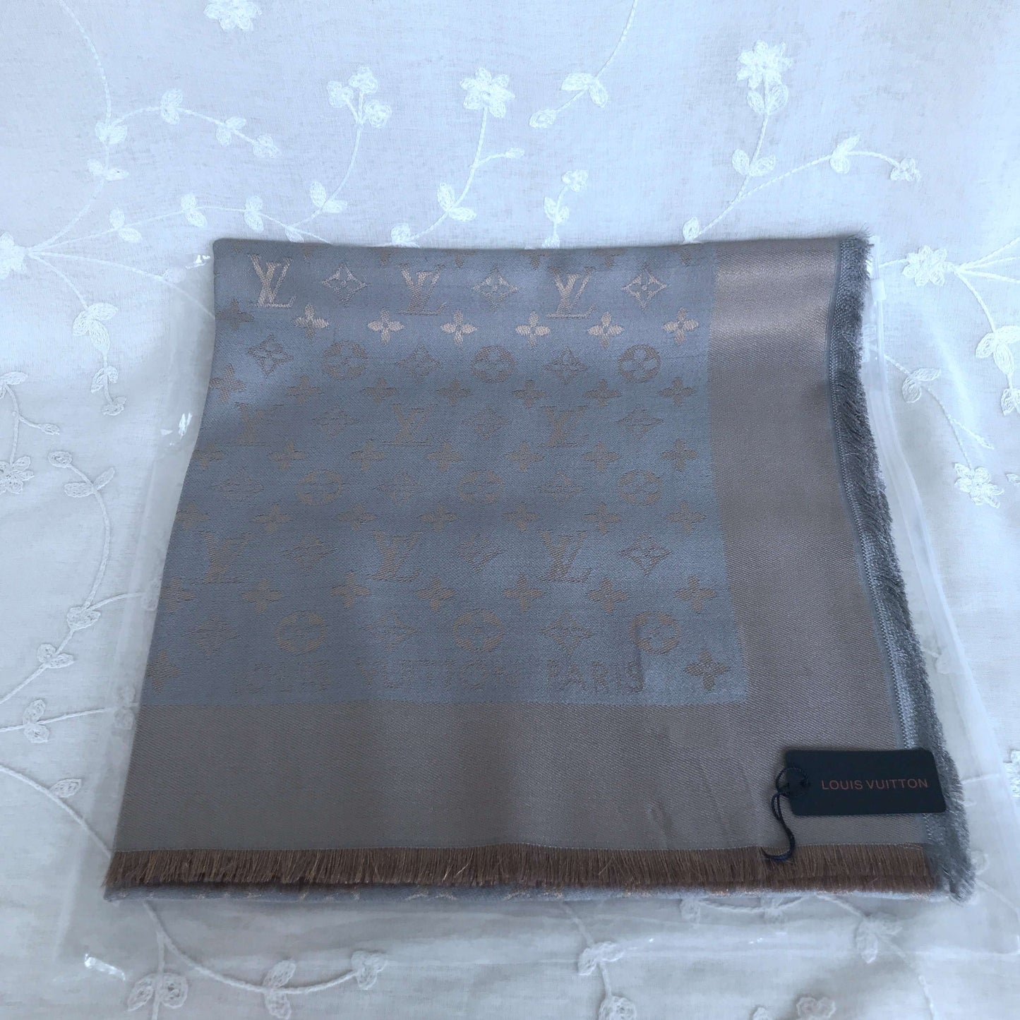 Lv gray scarf