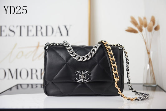 C h a n e l black/silver