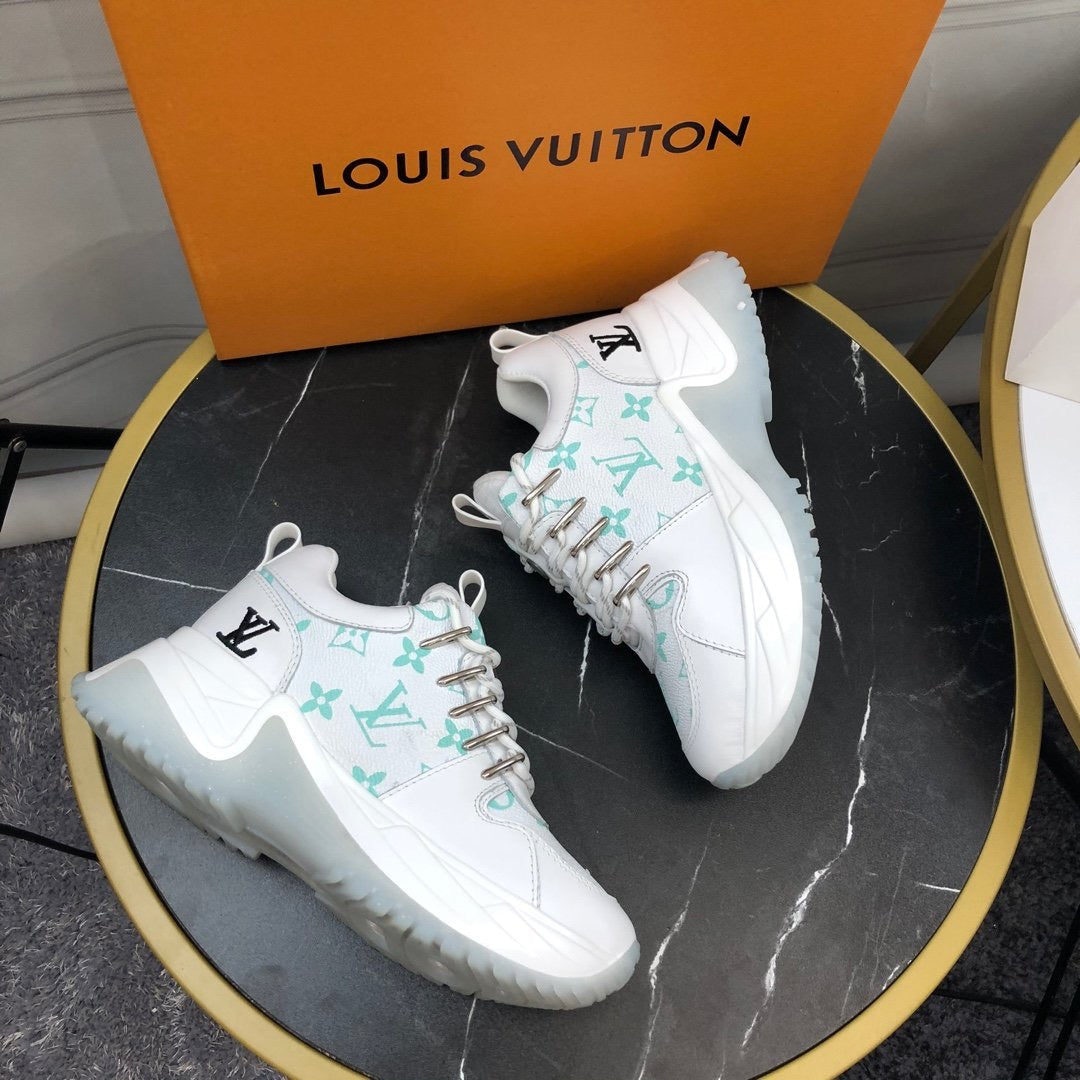 L V - T I G H T Y - W H I T E Y - S N E A K E R