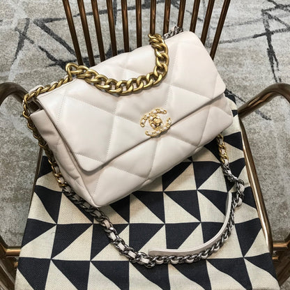 C h a n e l beige 20  30 10(cm)