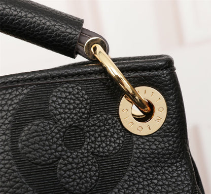 L v tote  42*32*16CM 95