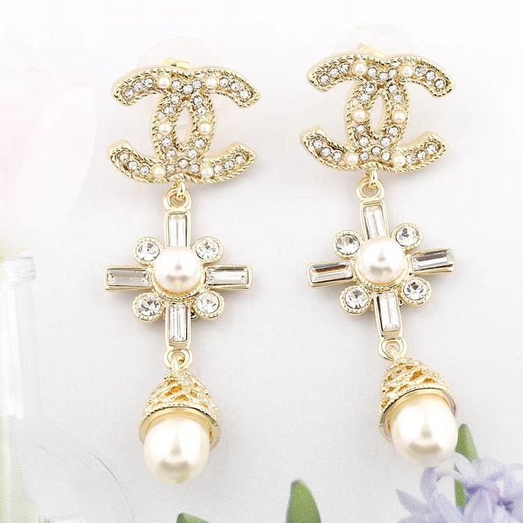 Flower pearl earrings