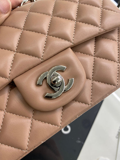 C h a n e l brown 22cm