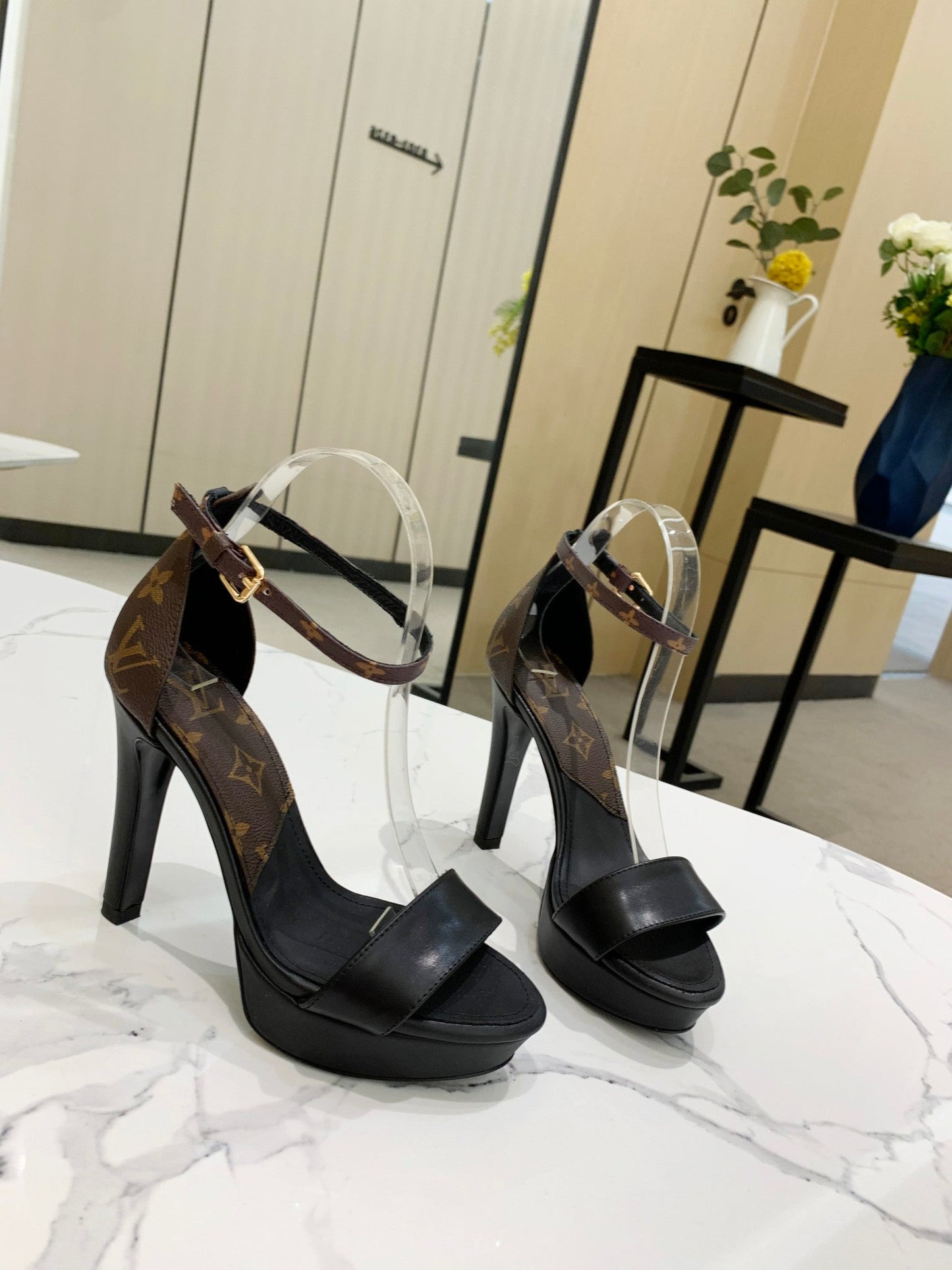 L v heels 10.5 34-42