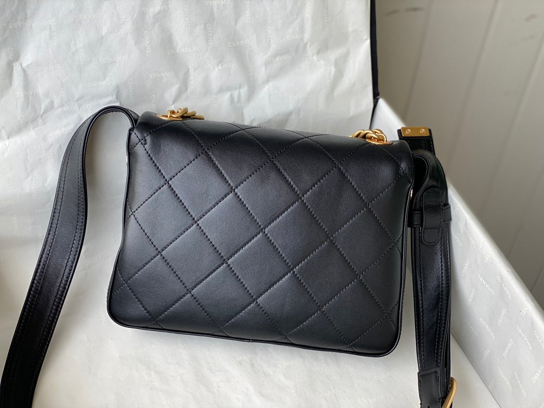 C h a n e l black 𝐒𝐢𝐳𝐞:𝟐𝟒/𝟔.𝟓/𝟏𝟖𝐜𝐦