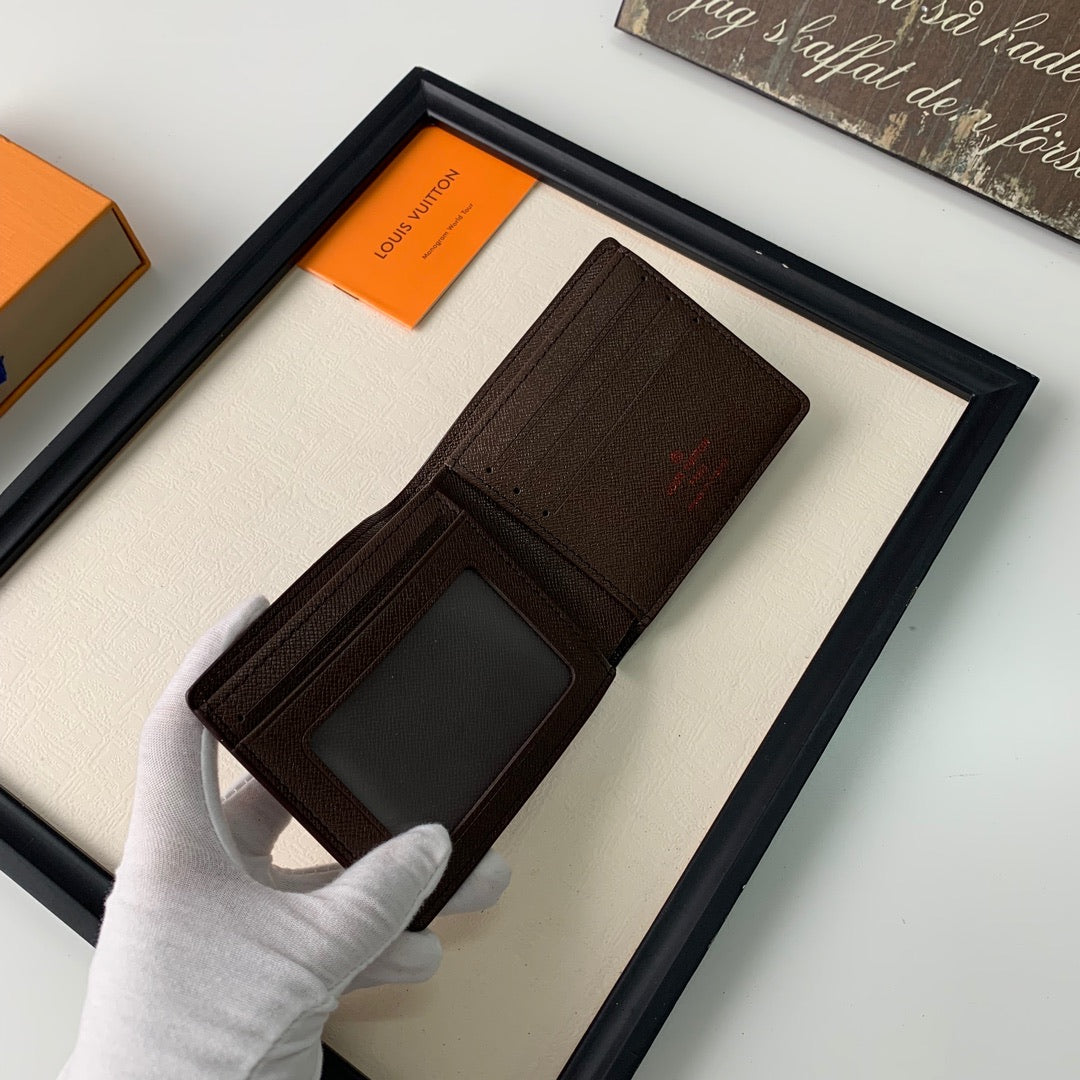 Lv window wallet Size:11.5*9CM
