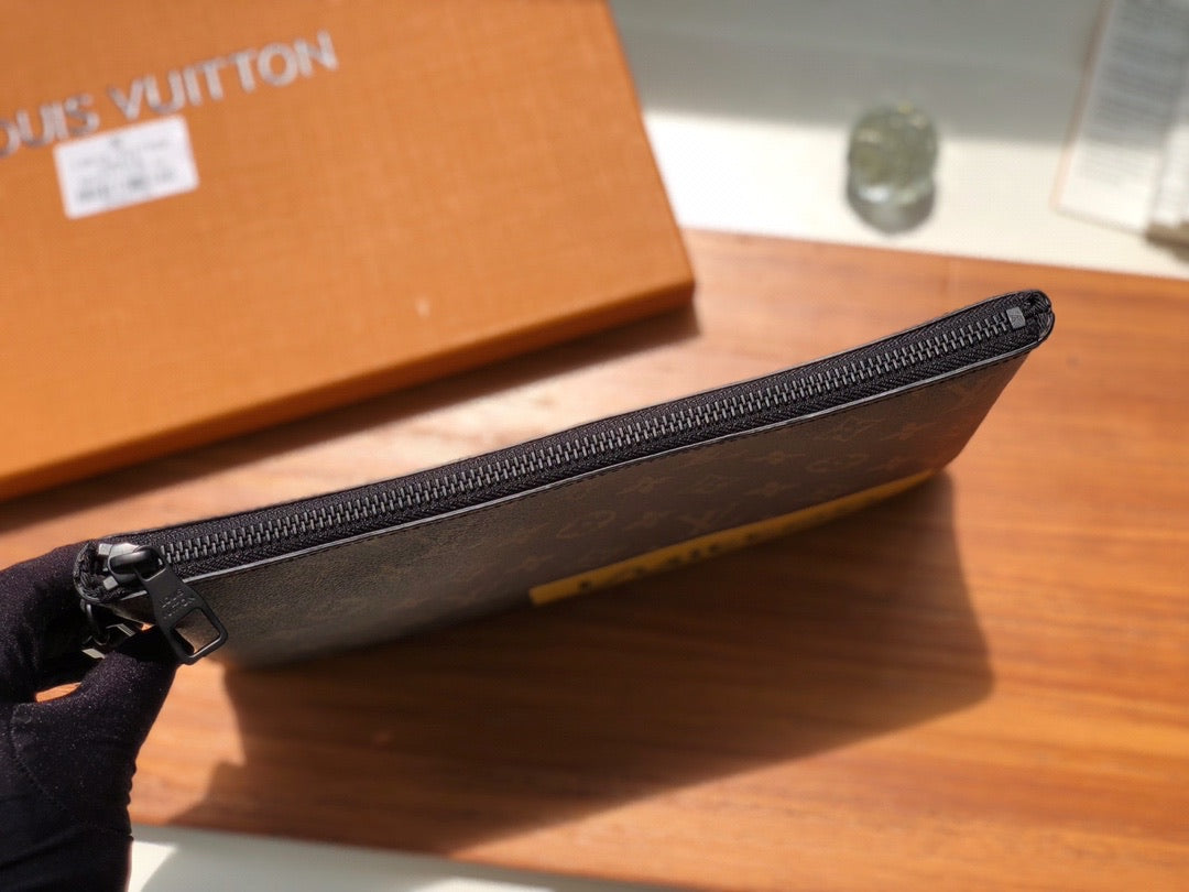 Lv pouch 28X19X1cm