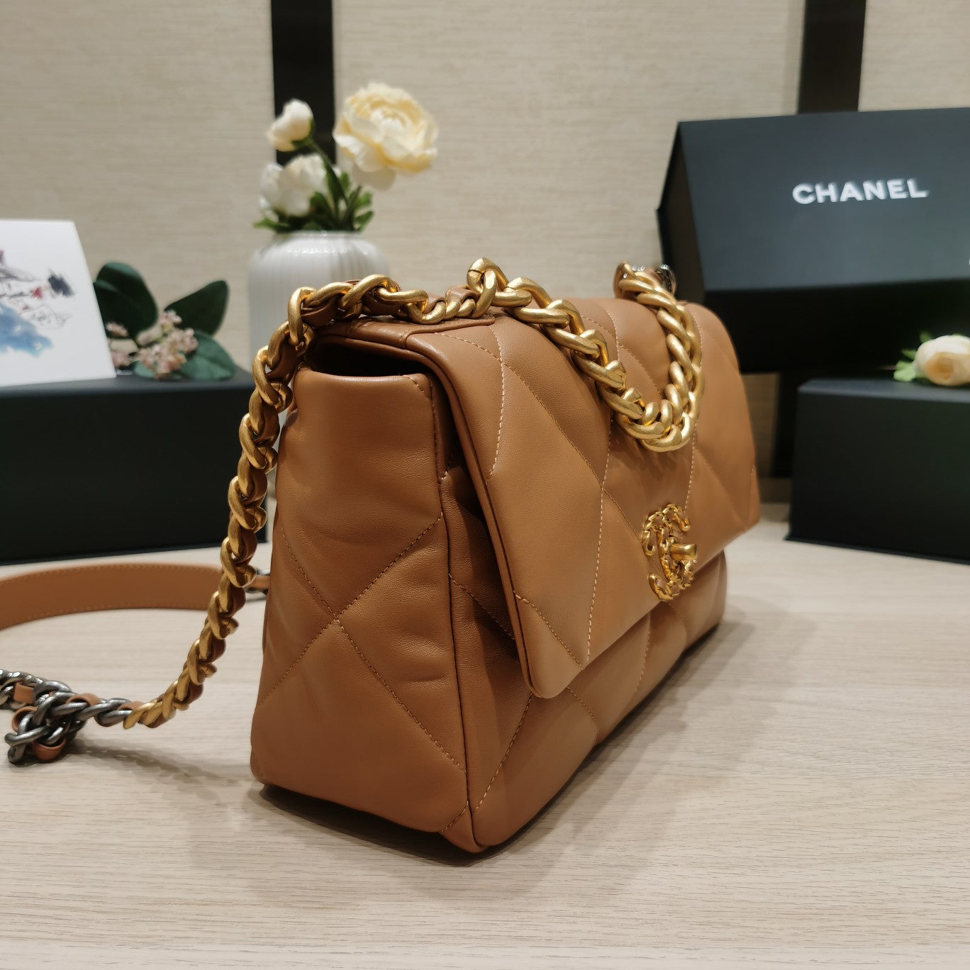 C h a n e l brown 20  30 10(cm)