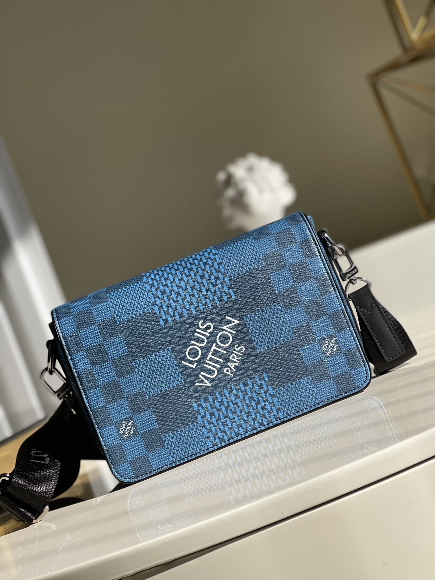 Lv pouch 23.5*14*5CM