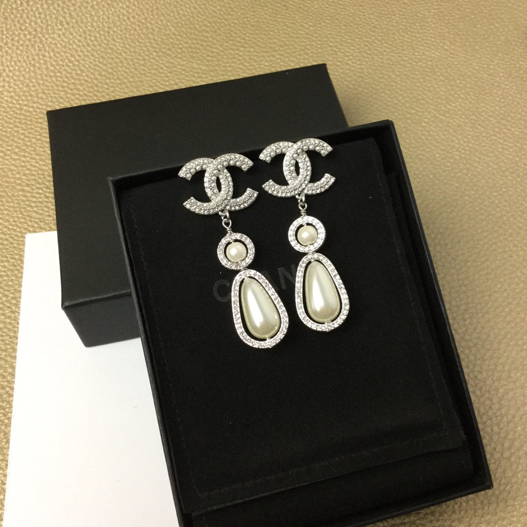 Pearl Fashion earrings