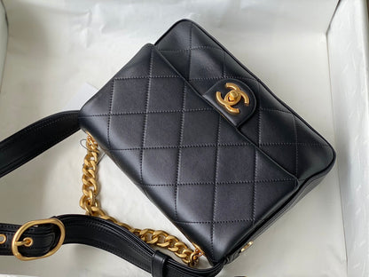 C h a n e l black 𝐒𝐢𝐳𝐞:𝟐𝟒/𝟔.𝟓/𝟏𝟖𝐜𝐦