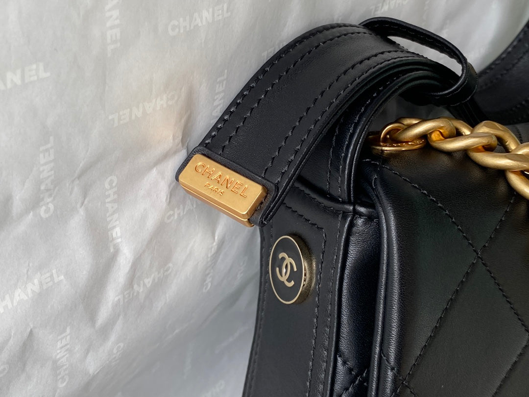C h a n e l black 𝐒𝐢𝐳𝐞:𝟐𝟒/𝟔.𝟓/𝟏𝟖𝐜𝐦
