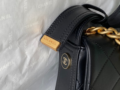 C h a n e l black 𝐒𝐢𝐳𝐞:𝟐𝟒/𝟔.𝟓/𝟏𝟖𝐜𝐦