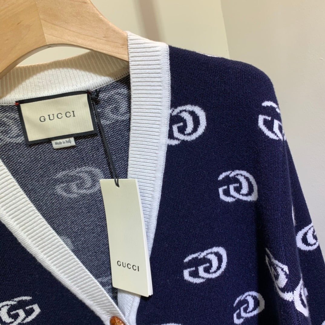 Knitted cardigan sweater