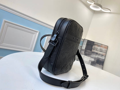 L v pouch 16.0 x 21.0 x 4.5 cm