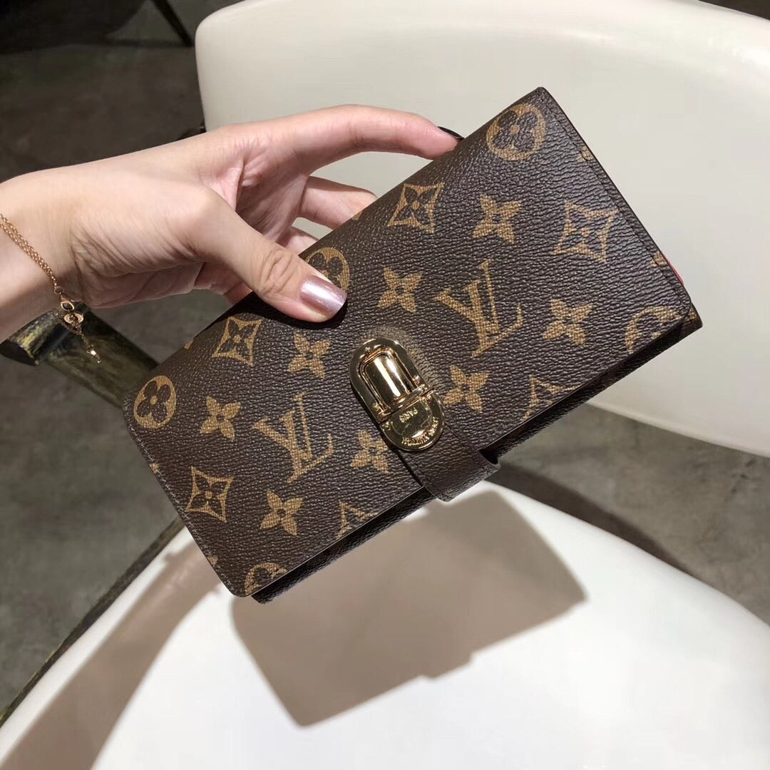 Lv wallet buckle