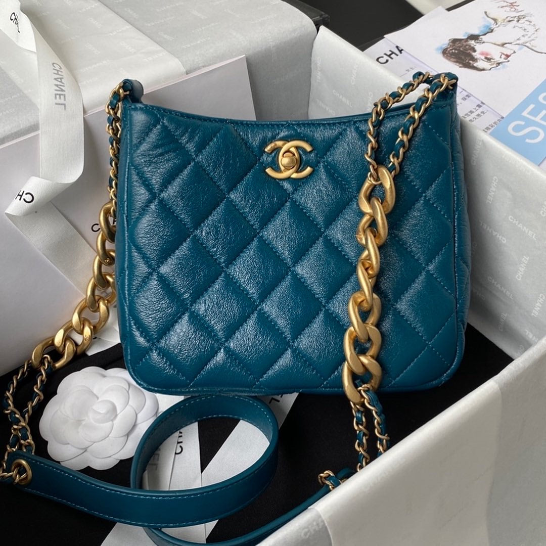 C h a n e l blue 16×19.5×8.5cm