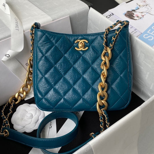 C h a n e l blue 16×19.5×8.5cm