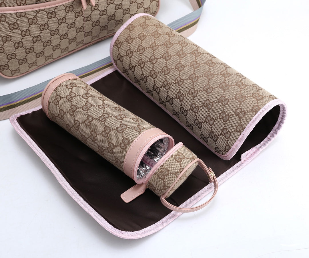 G u c c I baby bag
