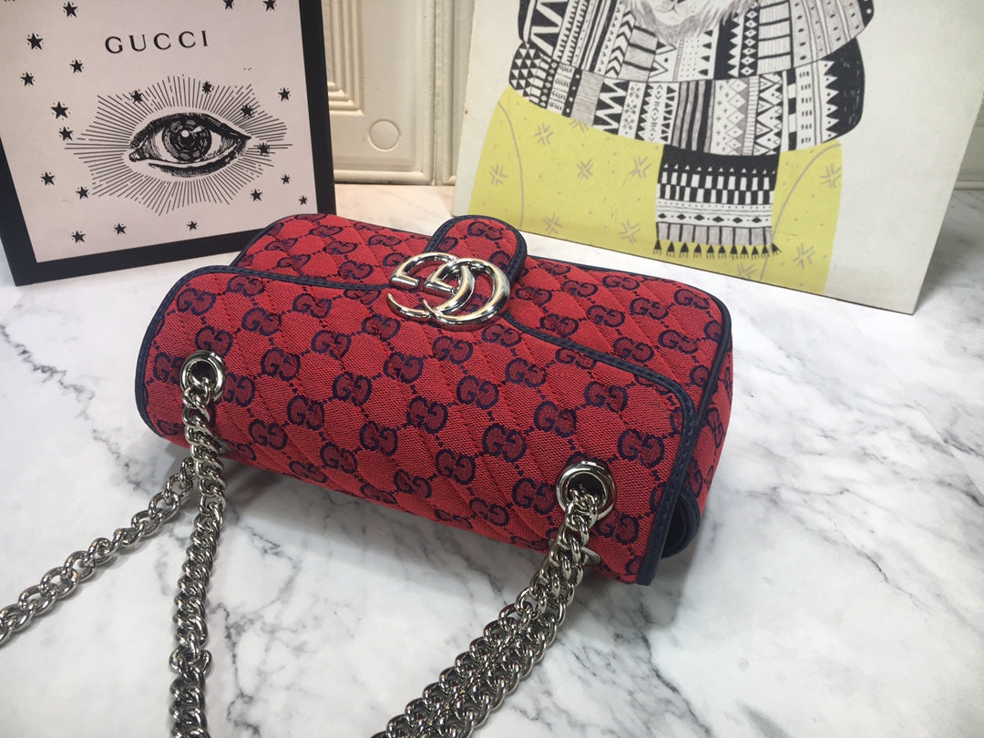 G u c c I red W26xH15xD7cm