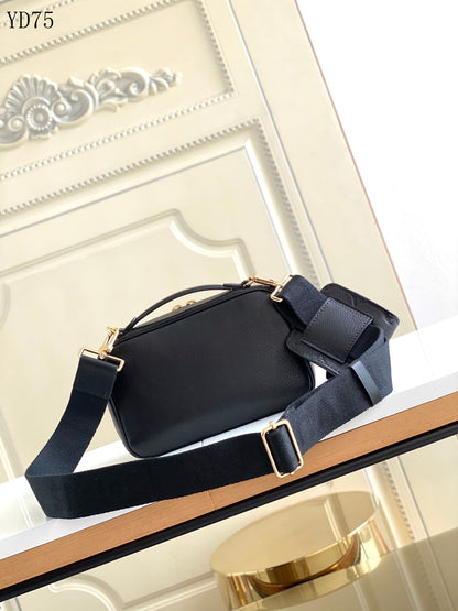 L v messenger black 18.0 x11.0 x10.0 cm
