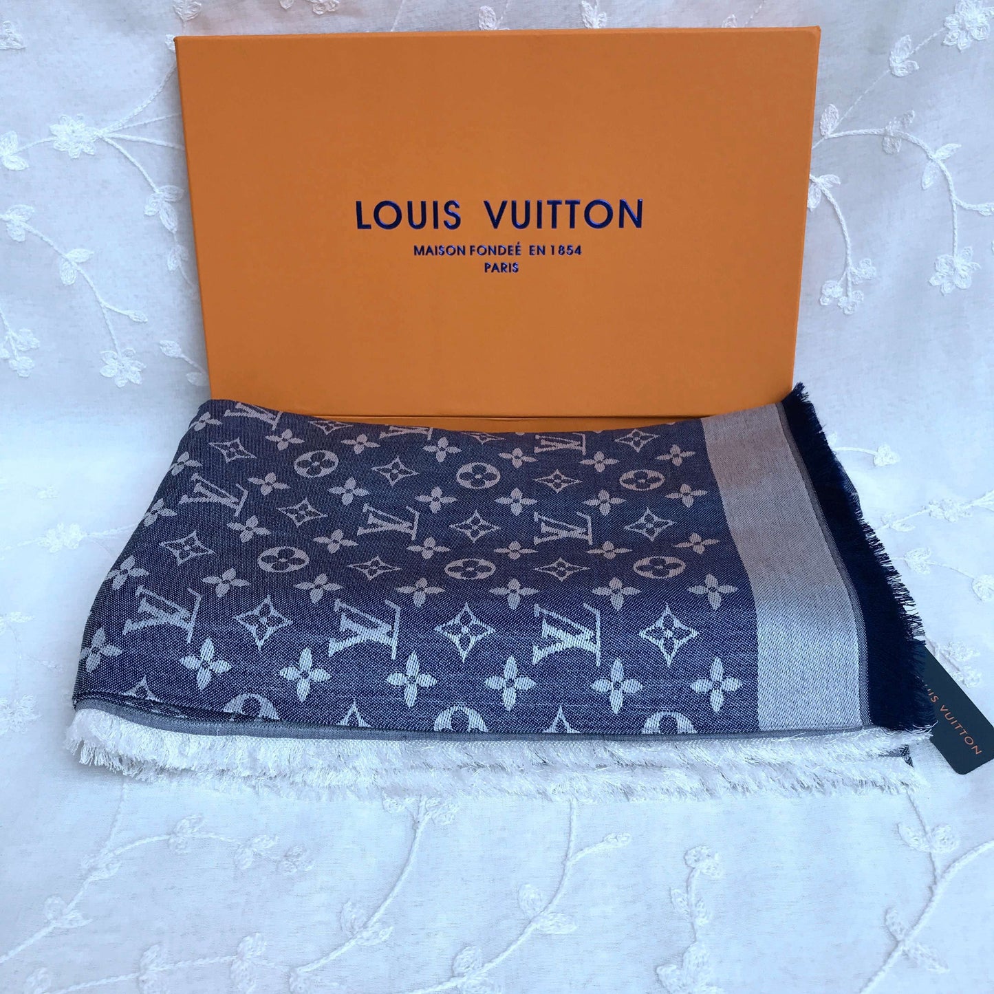 Lv scarf 2