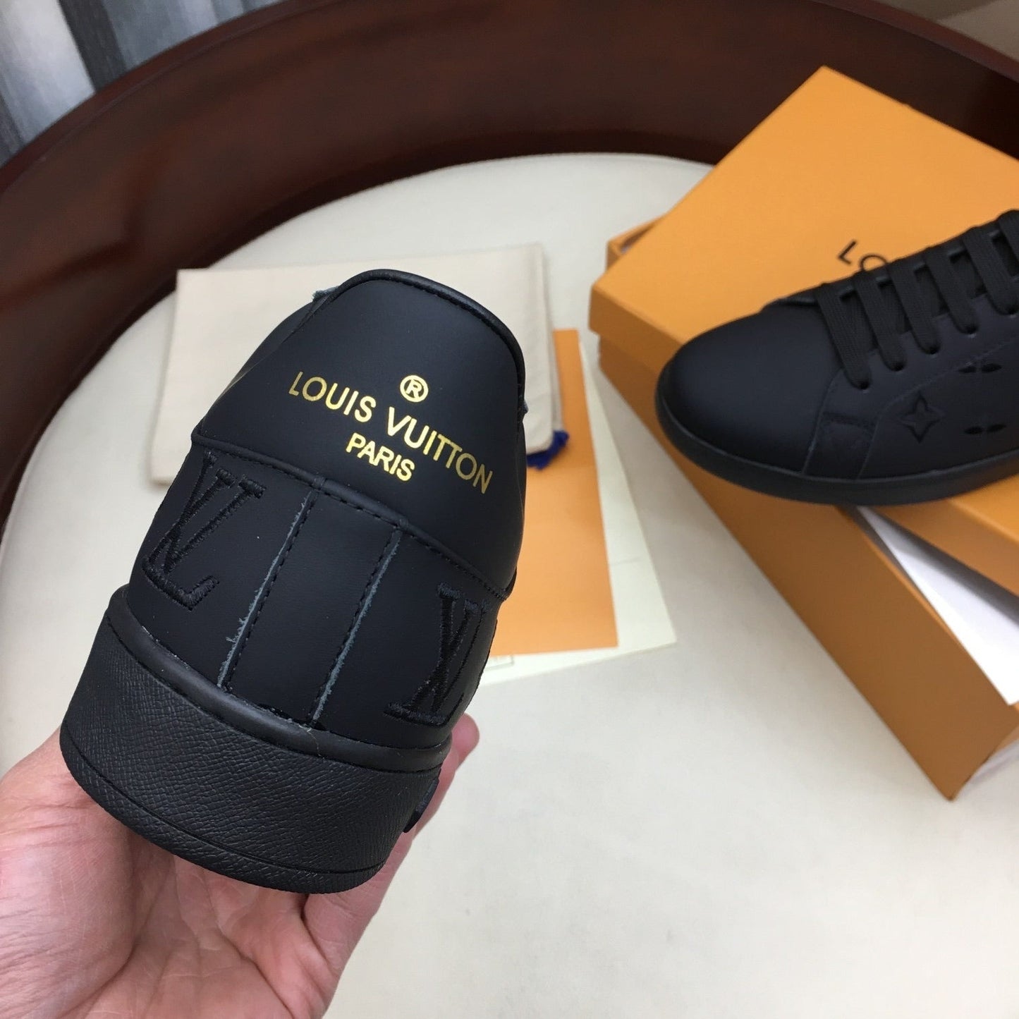 L V - P A T T E R N - S N E A K E R