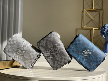 Lv pouch 23.5*14*5CM