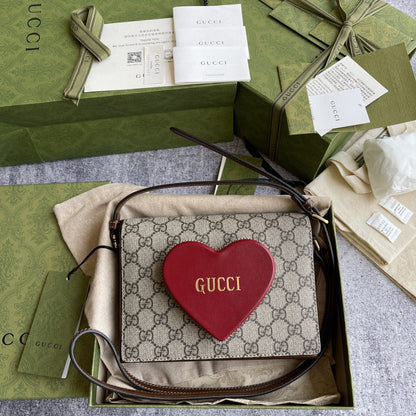 G u c c I heart 2