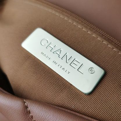 C h a n e l brown 20  30 10(cm)