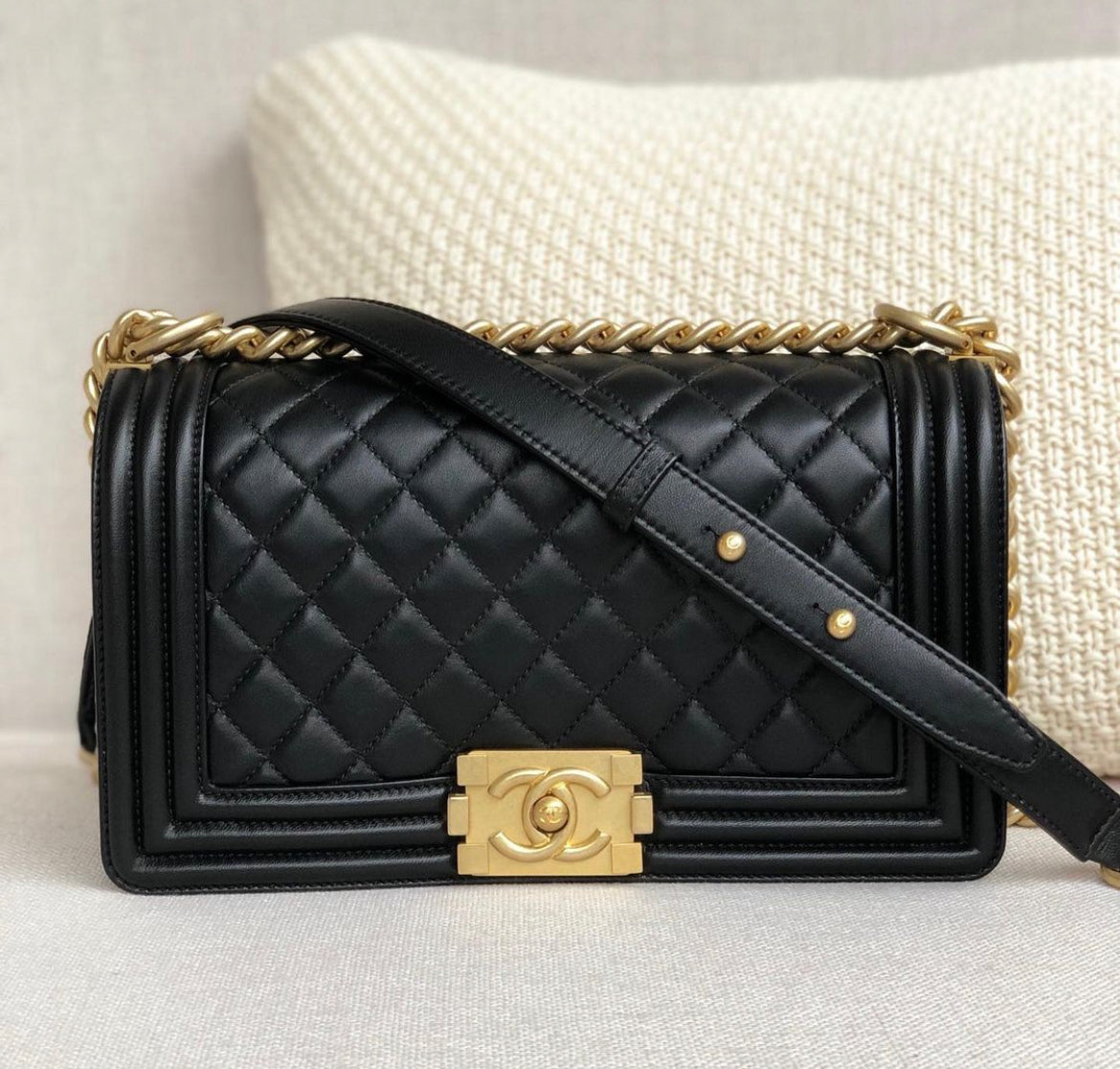 C h a n e l boy black/gold