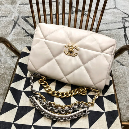 C h a n e l beige 20  30 10(cm)