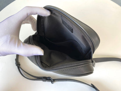 L v pouch 16.0 x 21.0 x 4.5 cm