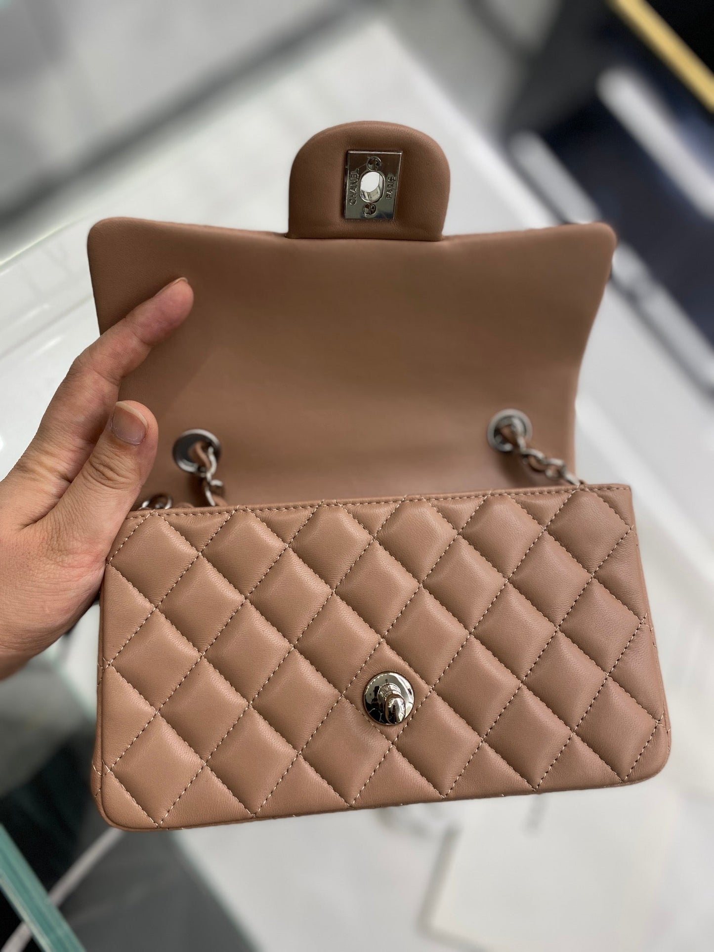 C h a n e l brown 25cm