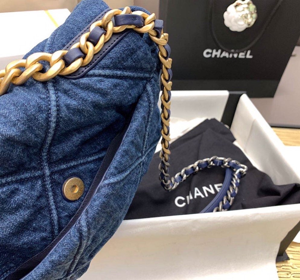 C h a n e l denim 26cm