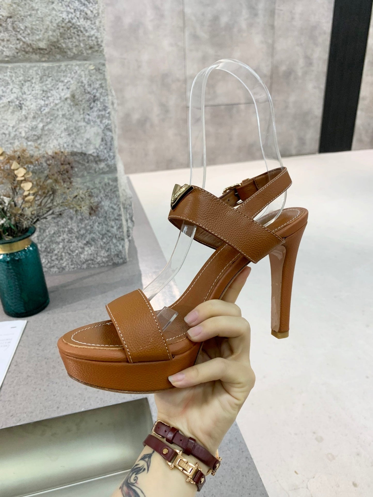 L v 10.5 cm heel 34-42