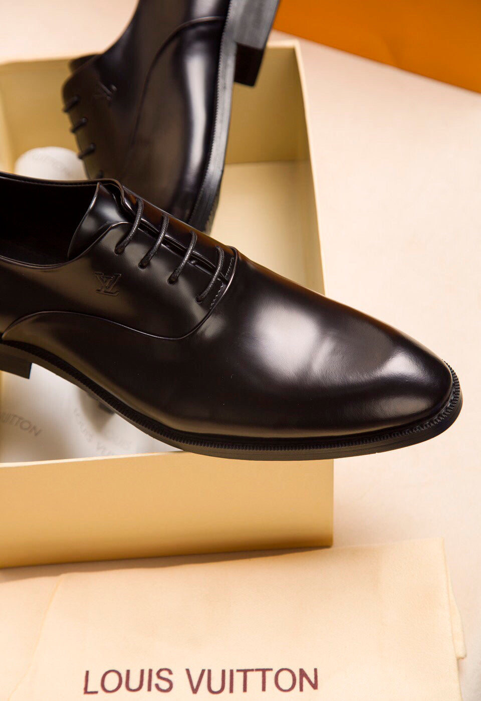 L V - O X F O R D S - B L A C K