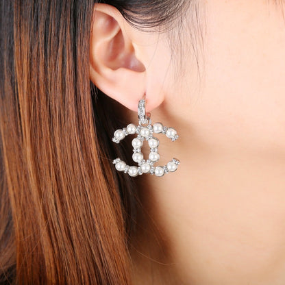 Classic temperament earrings