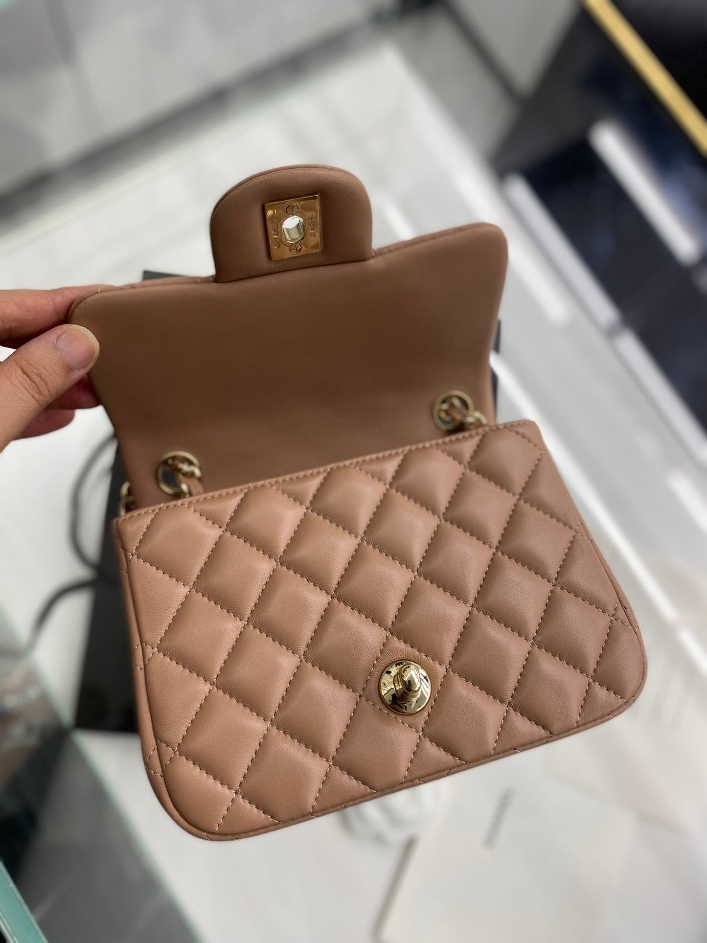 C h a n e l brown 18cm