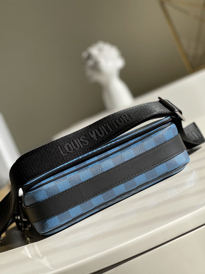 Lv pouch 23.5*14*5CM