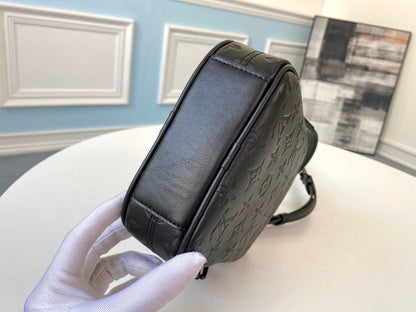 L v pouch 16.0 x 21.0 x 4.5 cm