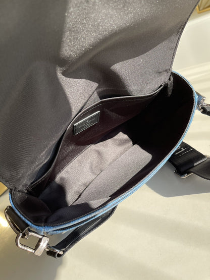 Lv pouch 23.5*14*5CM