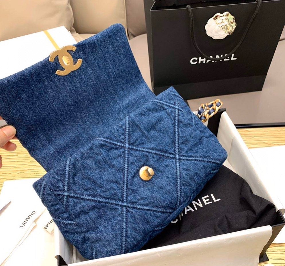 C h a n e l denim 26cm
