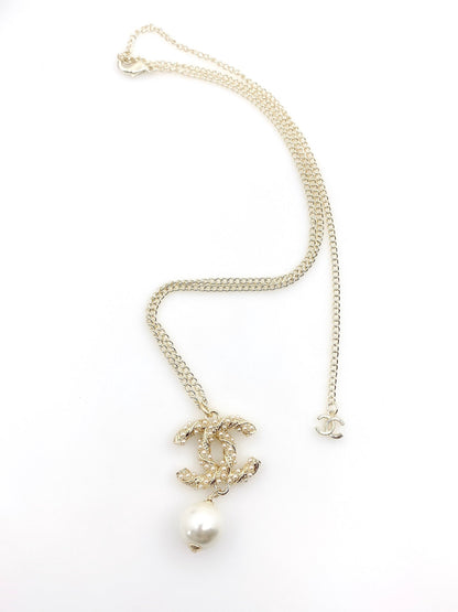 C h a n e l necklace