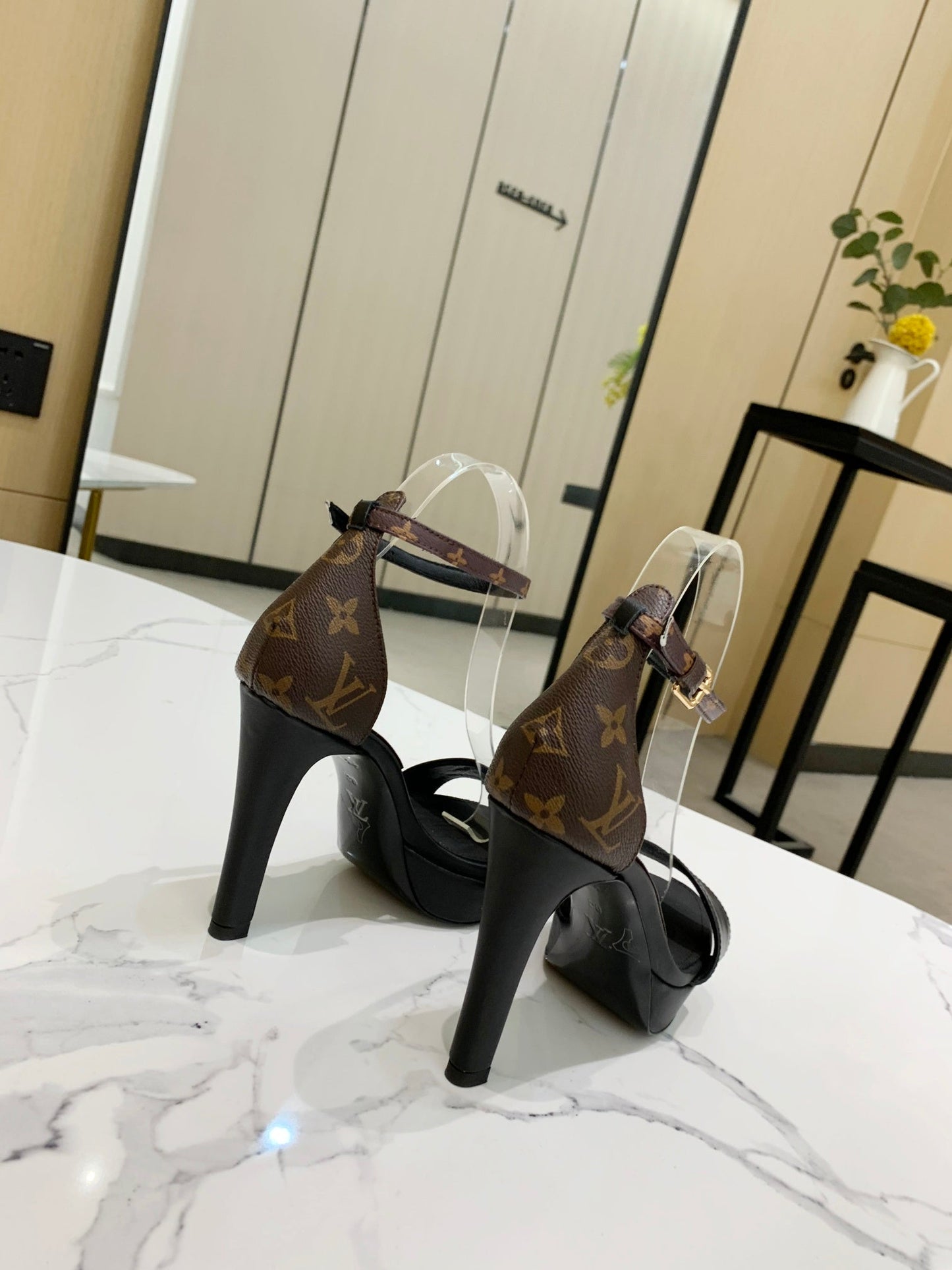 L v heels 10.5 34-42