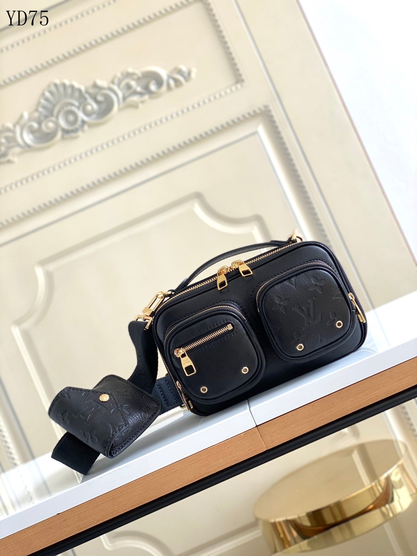 L v messenger black 18.0 x11.0 x10.0 cm